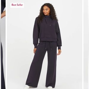 AirEssentials Wide Leg Pant in Classic Navy